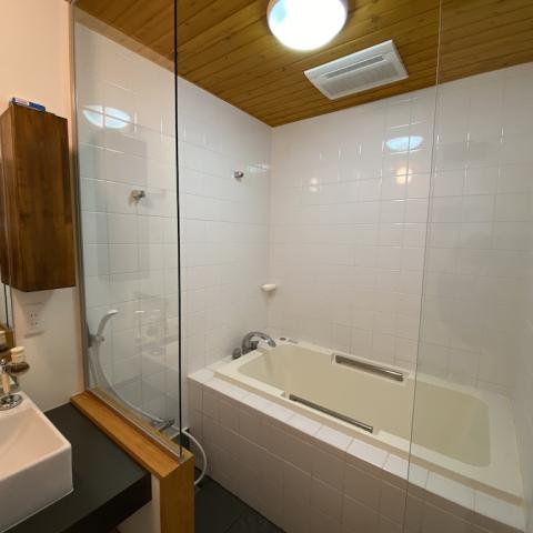 Sakura_bathroom.jpg